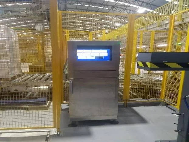 Fechamento de área industrial com estrutura metálica